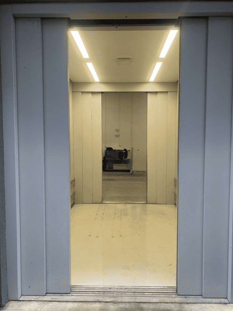 Podlaha ve výtahu pro agilox